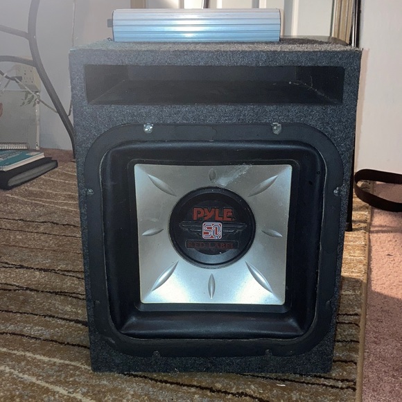 pyle 1400 watt subwoofer/Audio bank 1600 watt amp - Picture 1 of 2